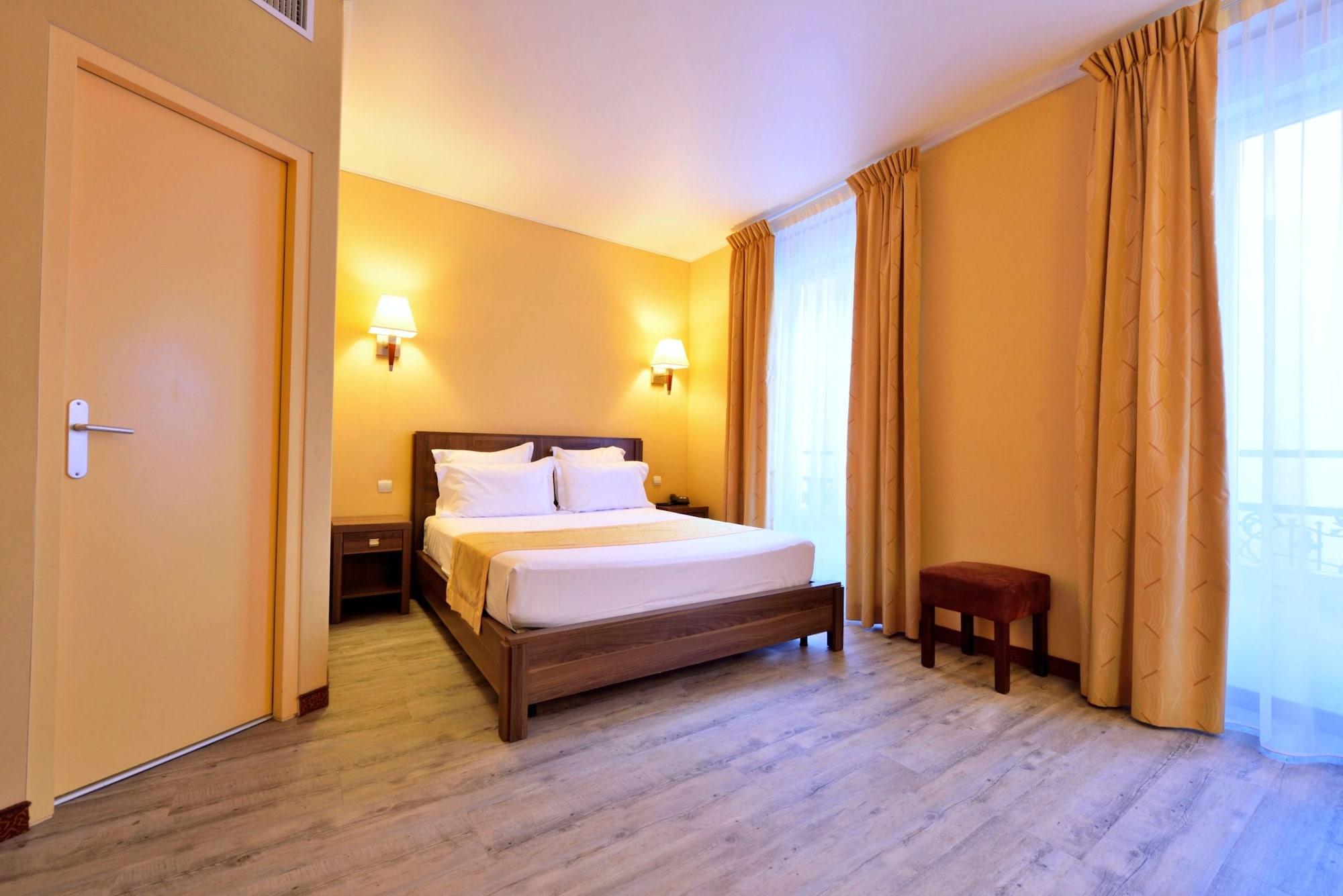 Hotel Capitole Beausoleil Ngoại thất bức ảnh