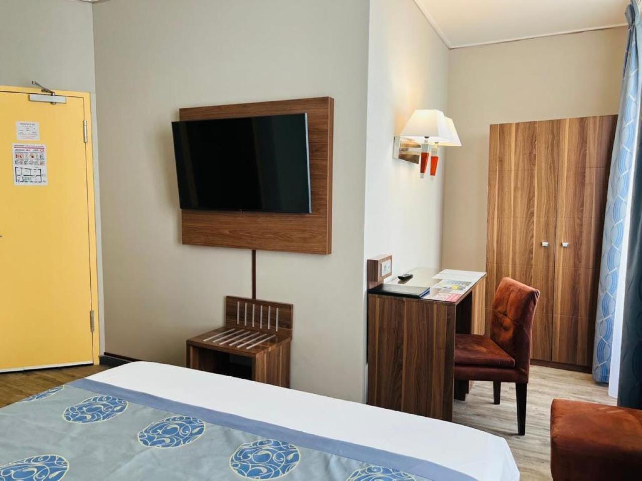 Hotel Capitole Beausoleil Ngoại thất bức ảnh