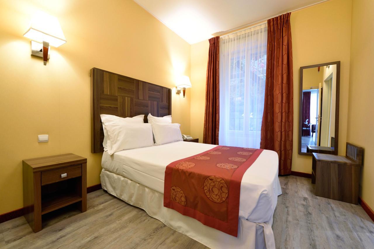 Hotel Capitole Beausoleil Ngoại thất bức ảnh