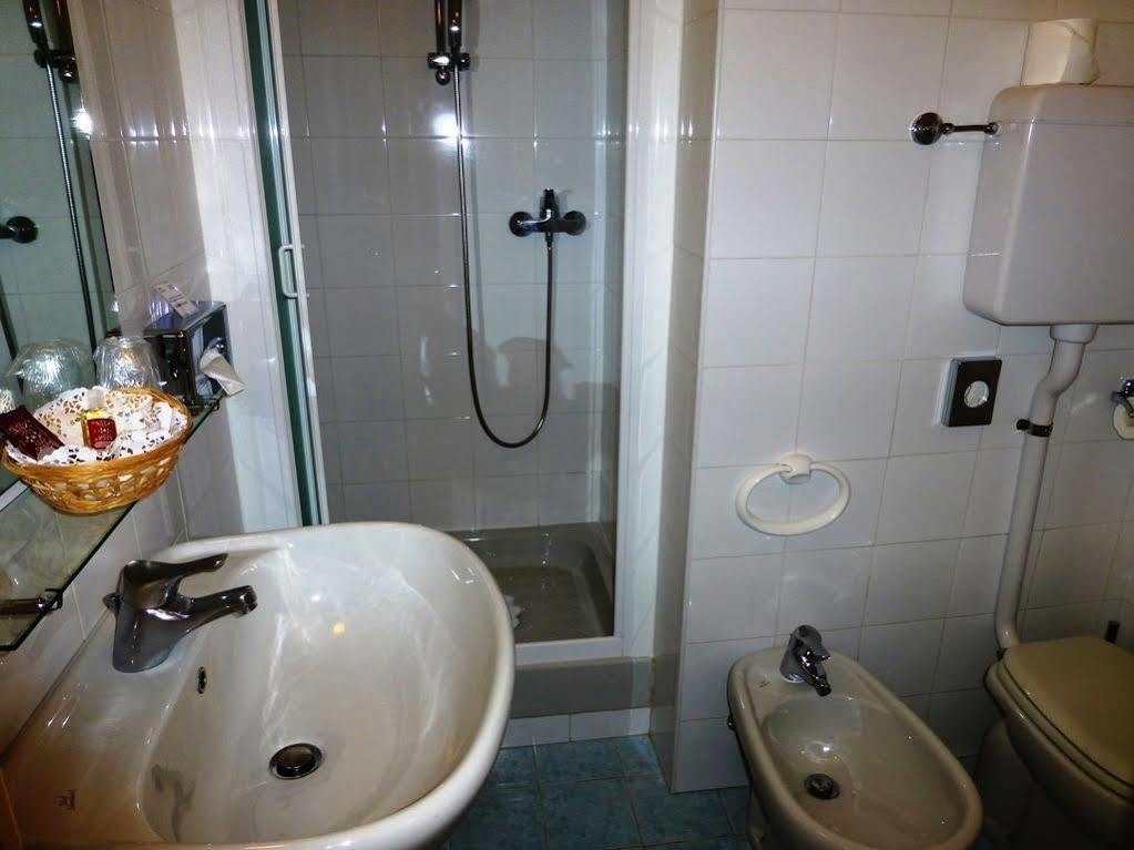 Hotel Capitole Beausoleil Ngoại thất bức ảnh